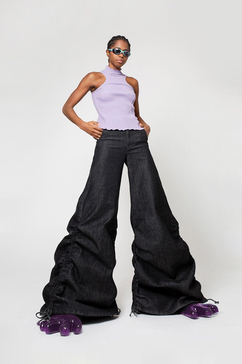 AVAVAV 推出由奢侈废料制成的四趾怪异靴子