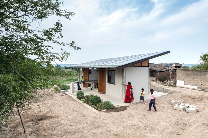 a dialogue with architecture BRIO: