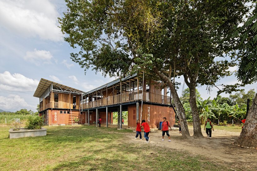 a dialogue with architecture BRIO: