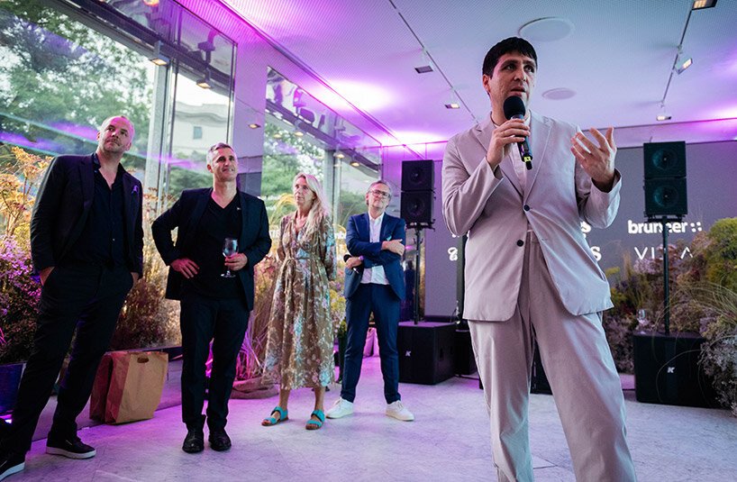 巴黎丽兹花女爵士 anne vitchen 用花卉装置入侵 DAAily 酒吧 巴黎丽兹花女爵士 anne vitchen 用花卉装置入侵 DAAily 酒吧