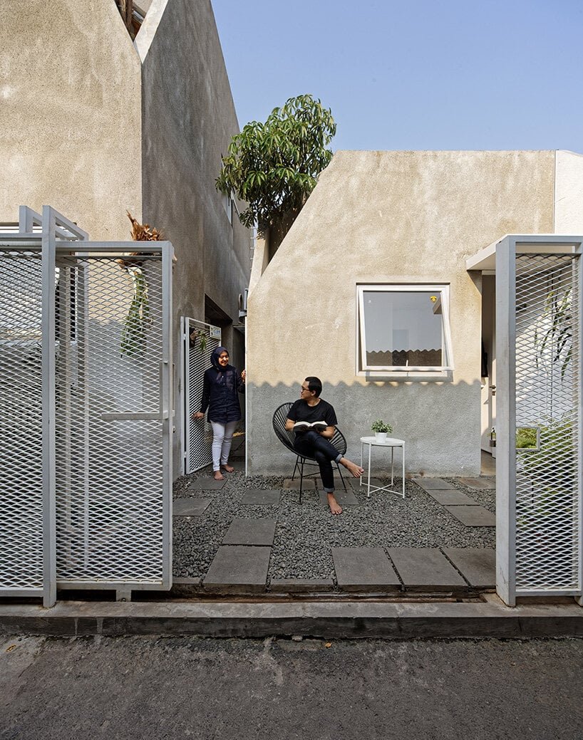 DELUTION 的“双胞胎”是位于印度尼西亚的两栋拥有综合植被的房屋 DELUTION 的“双胞胎”是位于印度尼西亚的两栋拥有综合植被的房屋