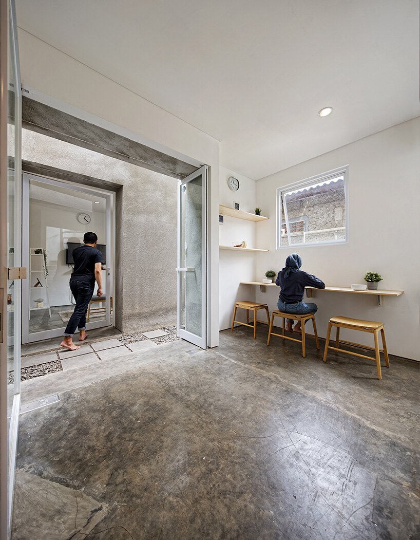 DELUTION 的“双胞胎”是位于印度尼西亚的两栋拥有综合植被的房屋 DELUTION 的“双胞胎”是位于印度尼西亚的两栋拥有综合植被的房屋