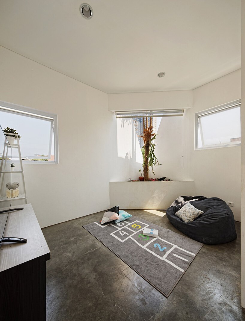 DELUTION 的“双胞胎”是位于印度尼西亚的两栋拥有综合植被的房屋 DELUTION 的“双胞胎”是位于印度尼西亚的两栋拥有综合植被的房屋