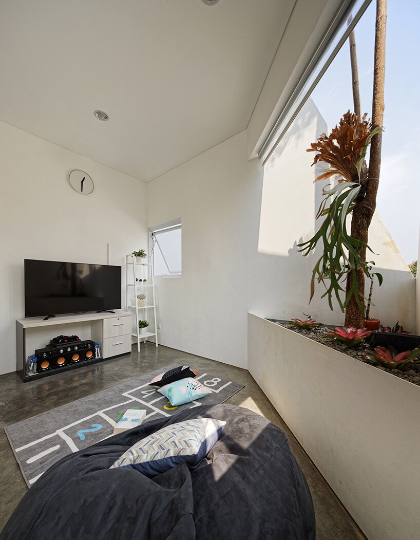 DELUTION 的“双胞胎”是位于印度尼西亚的两栋拥有综合植被的房屋 DELUTION 的“双胞胎”是位于印度尼西亚的两栋拥有综合植被的房屋