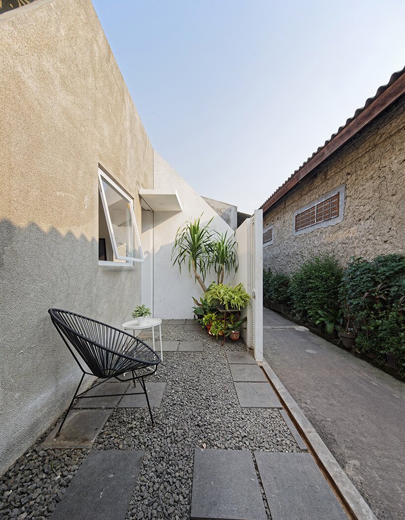 DELUTION 的“双胞胎”是位于印度尼西亚的两栋拥有综合植被的房屋 DELUTION 的“双胞胎”是位于印度尼西亚的两栋拥有综合植被的房屋