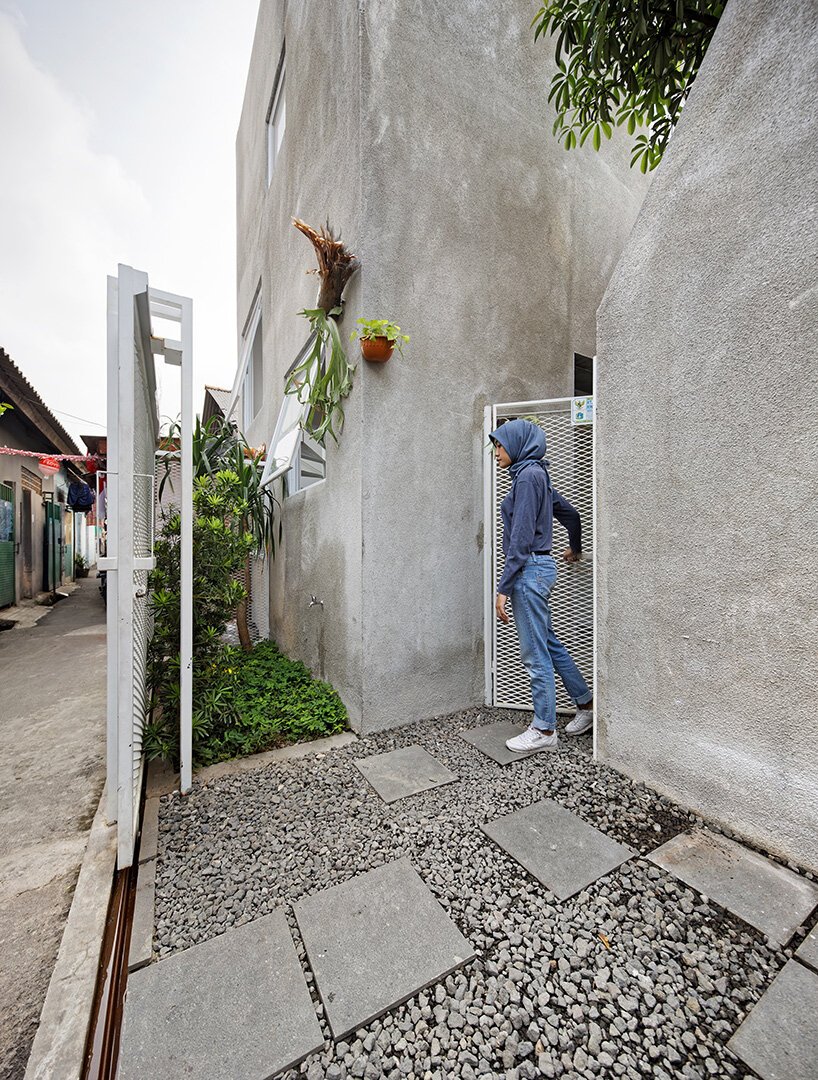 DELUTION 的“双胞胎”是位于印度尼西亚的两栋拥有综合植被的房屋 DELUTION 的“双胞胎”是位于印度尼西亚的两栋拥有综合植被的房屋