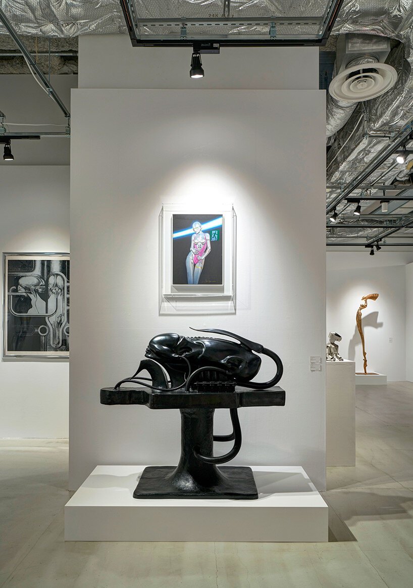 “GIGER SORAYAMA”展览汇集了两位传奇艺术家的“性感机器人”和超现实主义性机器 “GIGER SORAYAMA”展览汇集了两位传奇艺术家的“性感机器人”和超现实主义性机器