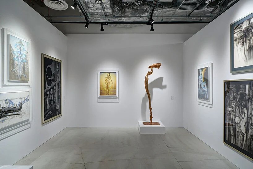 “GIGER SORAYAMA”展览汇集了两位传奇艺术家的“性感机器人”和超现实主义性机器 “GIGER SORAYAMA”展览汇集了两位传奇艺术家的“性感机器人”和超现实主义性机器