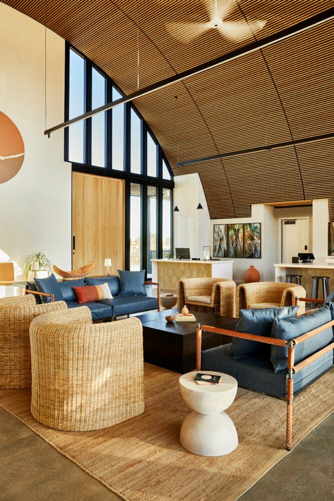 HKS 将约书亚树沙漠改造成中世纪现代汽车营地 HKS 将约书亚树沙漠改造成中世纪现代汽车营地