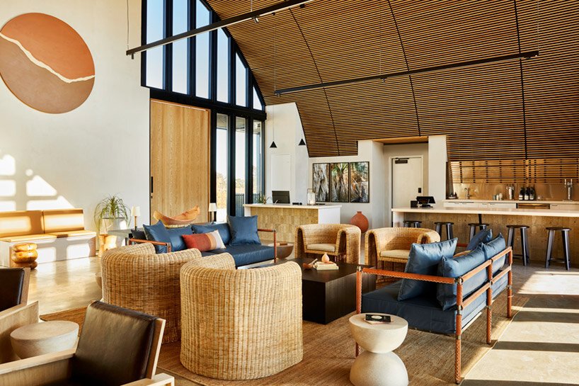 HKS 将约书亚树沙漠改造成中世纪现代汽车营地 HKS 将约书亚树沙漠改造成中世纪现代汽车营地