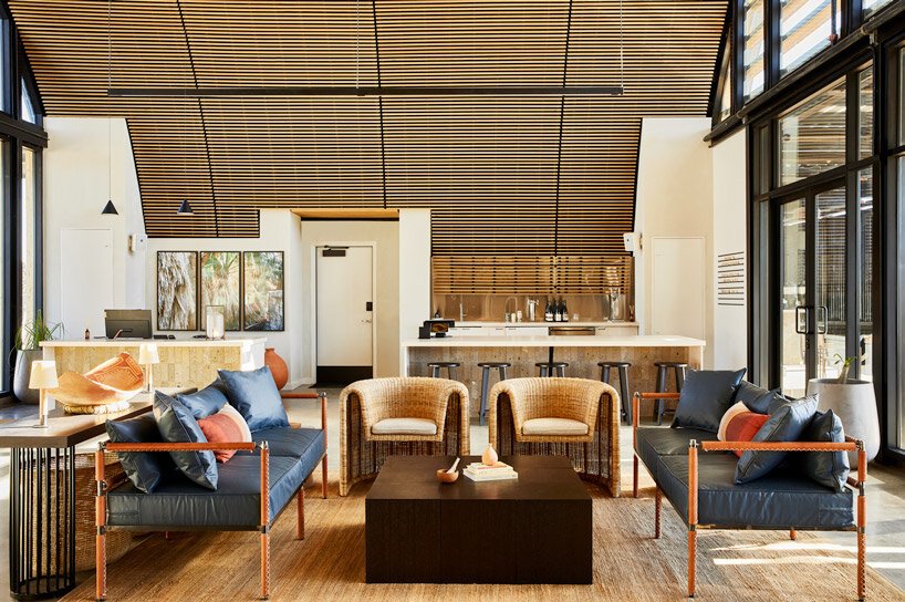 HKS 将约书亚树沙漠改造成中世纪现代汽车营地 HKS 将约书亚树沙漠改造成中世纪现代汽车营地