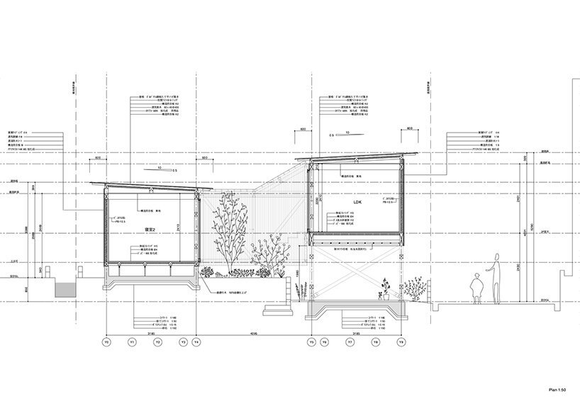 这座“学园前的房子”在奈良市的城市环境中创造了一个宁静的花园