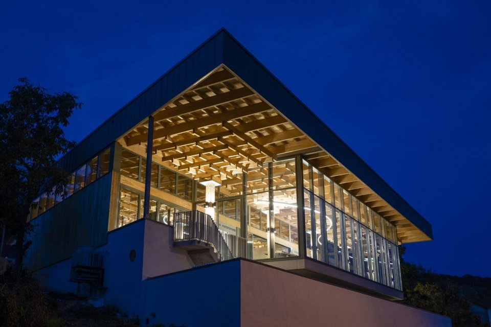 葡萄酒窖扩建，法国 / Thierry Bonne