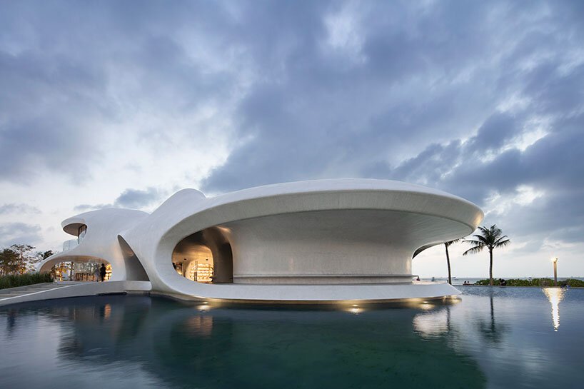 MAD 建筑事务所完成了虫洞图书馆,被称为“海口云景” MAD 建筑事务所完成了虫洞图书馆,被称为“海口云景”