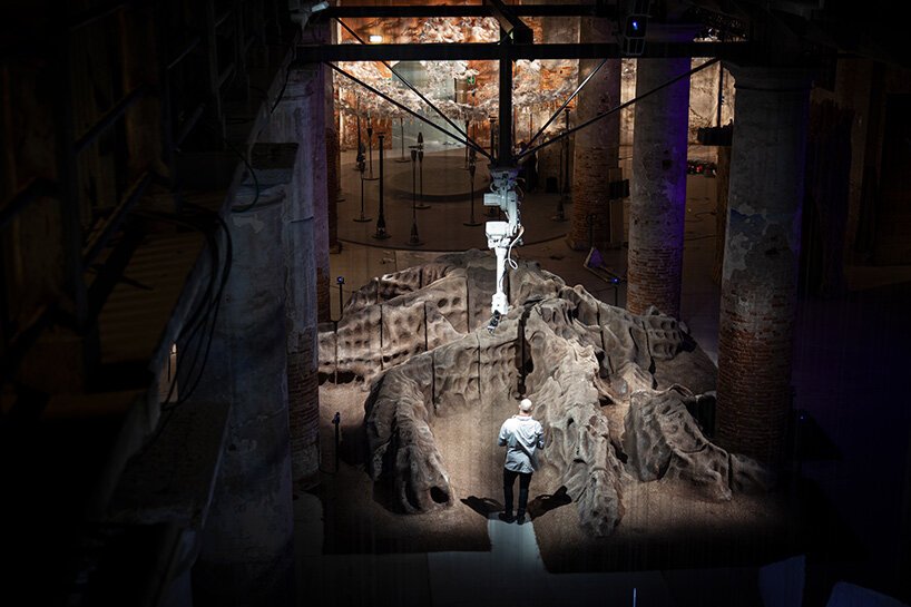 “魔法女王”是由机器人园丁精心照料的 3D 打印土壤景观