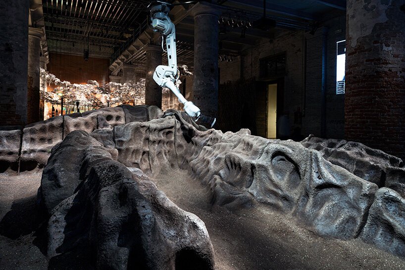 “魔法女王”是由机器人园丁精心照料的 3D 打印土壤景观