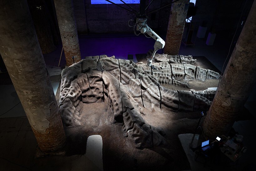 “魔法女王”是由机器人园丁精心照料的 3D 打印土壤景观