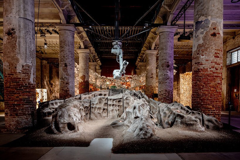 “魔法女王”是由机器人园丁精心照料的 3D 打印土壤景观