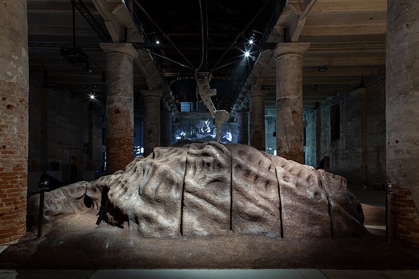 “魔法女王”是由机器人园丁精心照料的 3D 打印土壤景观