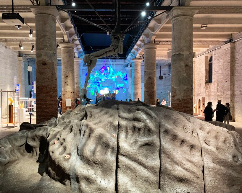 “魔法女王”是由机器人园丁精心照料的 3D 打印土壤景观