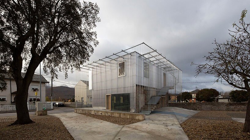 MCVR arquitectos 将一座石头农舍改造成现代化的联合办公空间 MCVR arquitectos 将一座石头农舍改造成现代化的联合办公空间