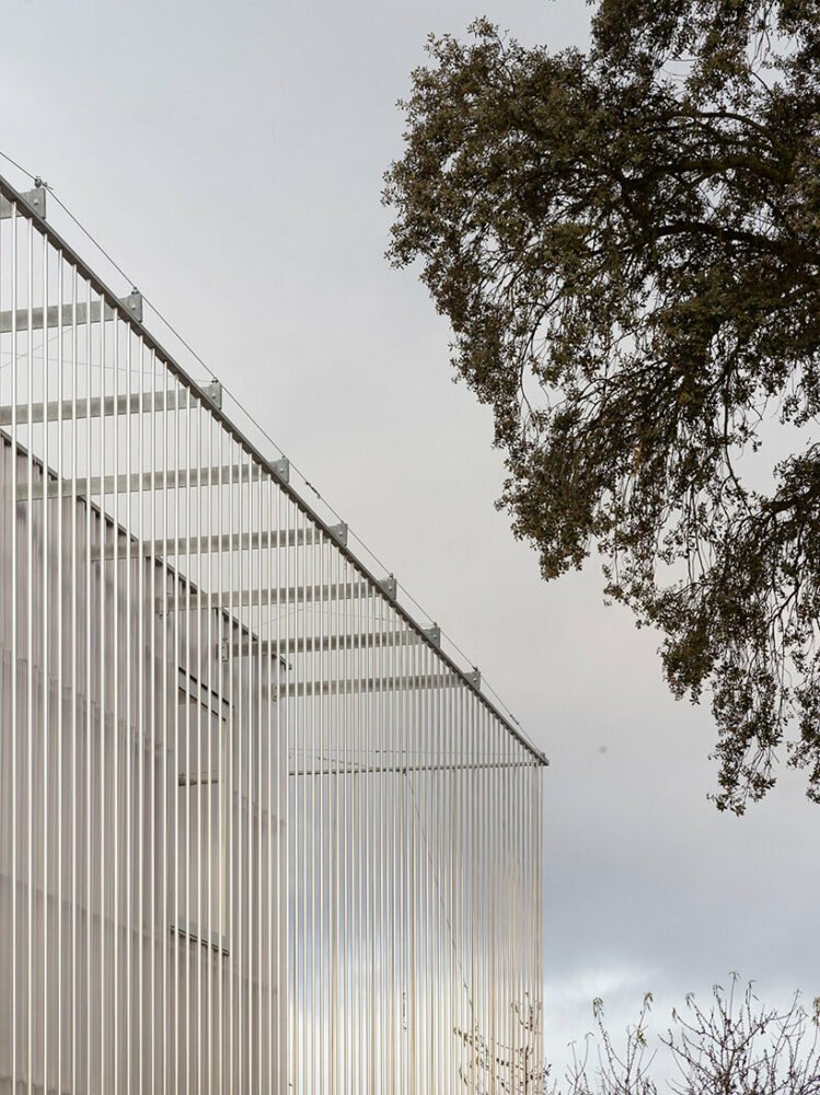 MCVR arquitectos 将一座石头农舍改造成现代化的联合办公空间 MCVR arquitectos 将一座石头农舍改造成现代化的联合办公空间