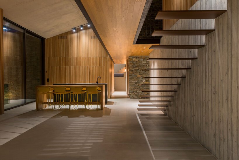 Mold Architects 将 nCAVED 房屋嵌入希腊岛屿悬崖 Mold Architects 将 nCAVED 房屋嵌入希腊岛屿悬崖