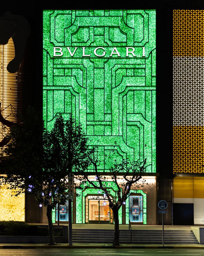观看 MVRDV 如何回收香槟瓶来打造其宝格丽上海外墙 观看 MVRDV 如何回收香槟瓶来打造其宝格丽上海外墙