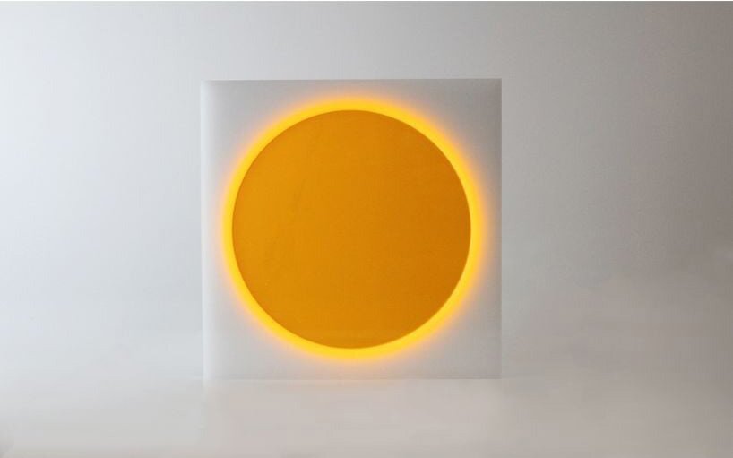 nisshoku 捕捉周围的光线，散发出日食般的光芒