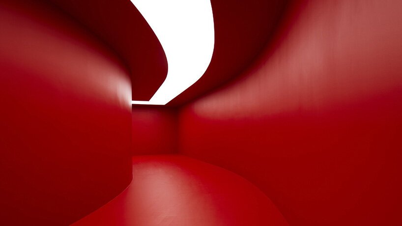 雷姆·库哈斯 (rem koolhaas) + AMO 将 Prada SS22 男装秀带到撒丁岛海滩 雷姆·库哈斯 (rem koolhaas) + AMO 将 Prada SS22 男装秀带到撒丁岛海滩