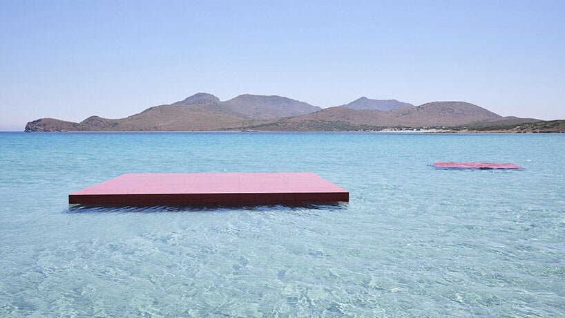 雷姆·库哈斯 (rem koolhaas) + AMO 将 Prada SS22 男装秀带到撒丁岛海滩 雷姆·库哈斯 (rem koolhaas) + AMO 将 Prada SS22 男装秀带到撒丁岛海滩