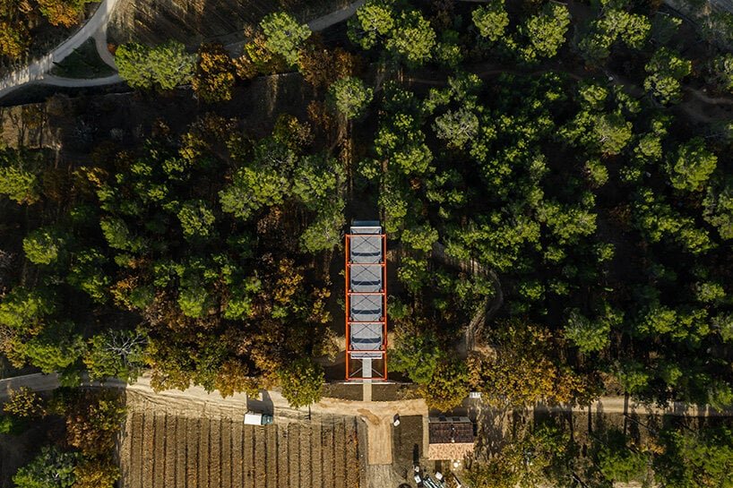 RSHP 将“理查德·罗杰斯绘画画廊”悬臂于拉科斯特城堡上方