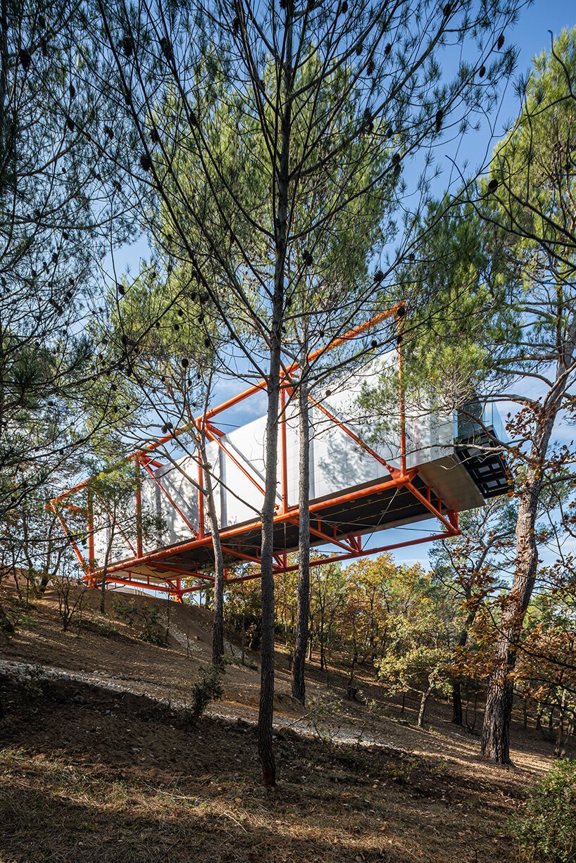 RSHP 将“理查德·罗杰斯绘画画廊”悬臂于拉科斯特城堡上方