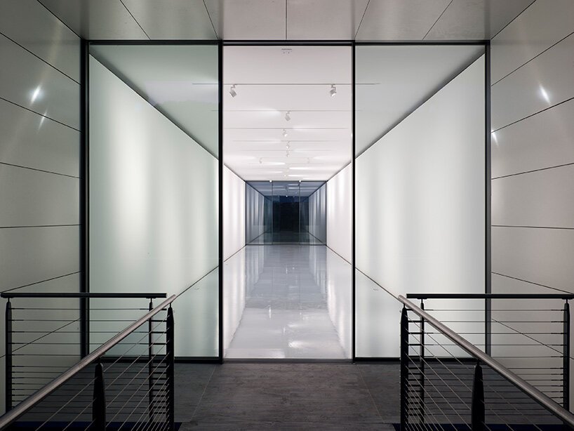 RSHP 将“理查德·罗杰斯绘画画廊”悬臂于拉科斯特城堡上方