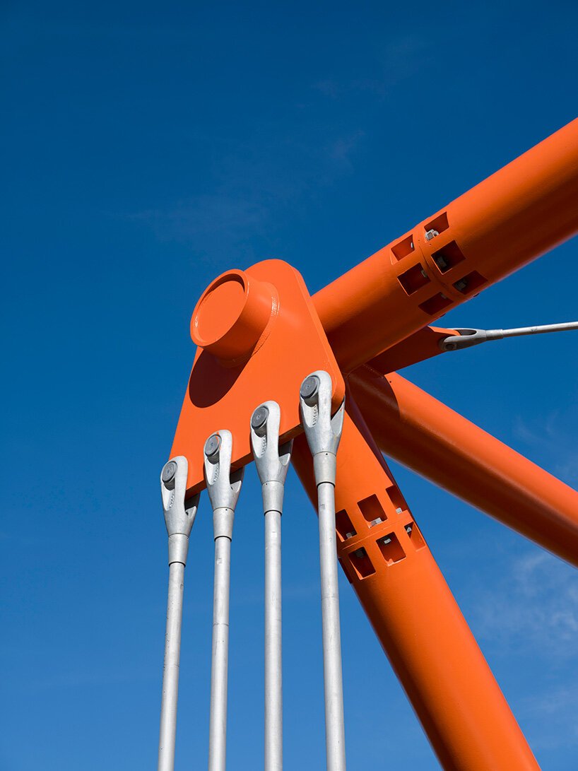 RSHP 将“理查德·罗杰斯绘画画廊”悬臂于拉科斯特城堡上方