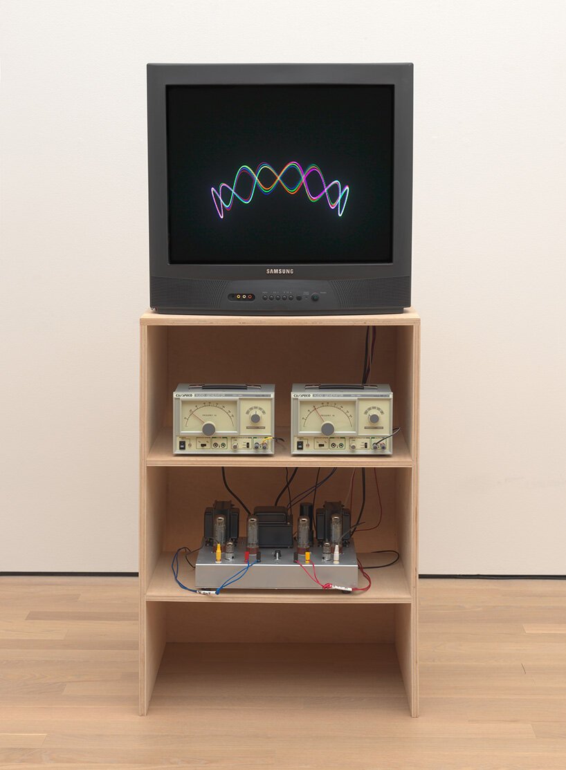 SFMOMA 举办纪念性的白南俊展览，呈现令人着迷的视觉和声音盛宴