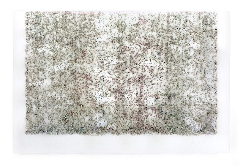 艺术家 soo sunny 公园位于有限的空间中，并将光线作为雕塑材料