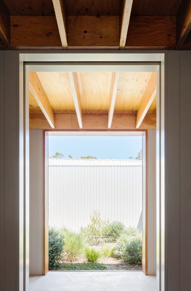 部落工作室的“bundeena house”原型重塑了澳大利亚预制套件住宅