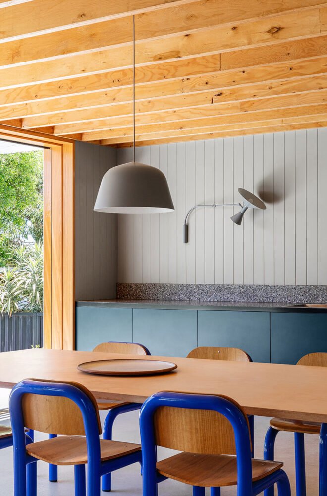 部落工作室的“bundeena house”原型重塑了澳大利亚预制套件住宅