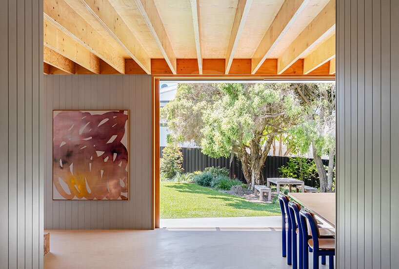 部落工作室的“bundeena house”原型重塑了澳大利亚预制套件住宅