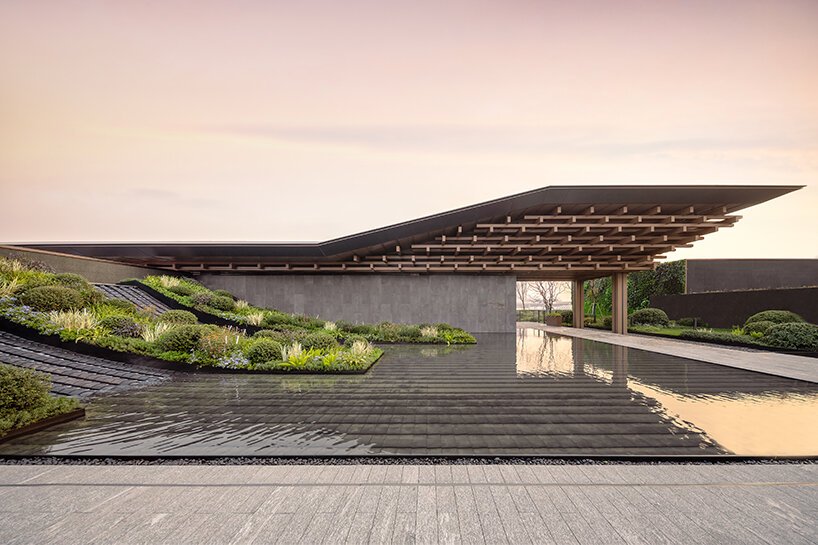 TROP 将绍兴古老的雨屋顶翻译成“别墅”