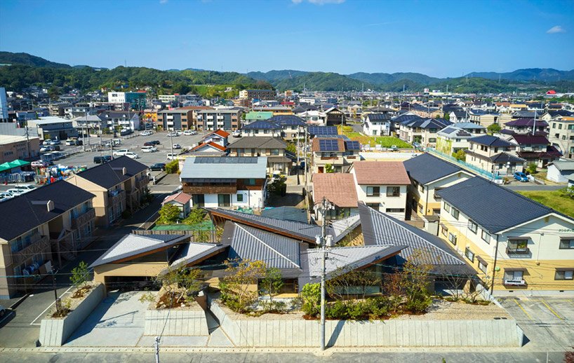 UID 建筑事务所的日本蝴蝶屋由一组折叠屋顶组成