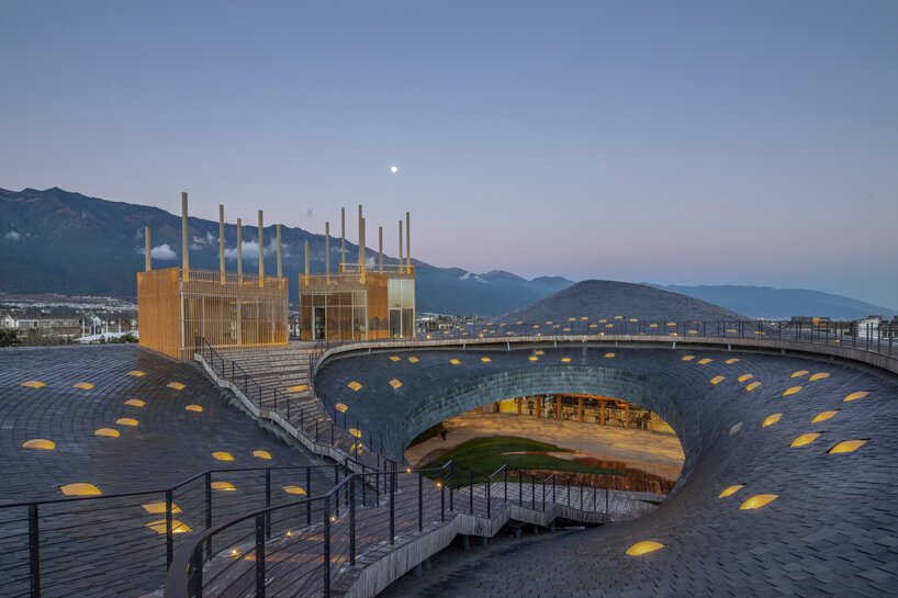 中国杨丽坪演艺中心悬臂式格子屋顶