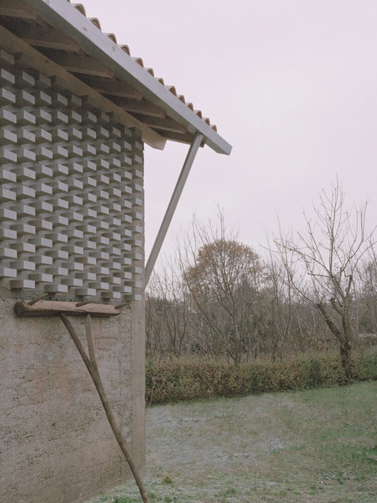 a25 architetti’s barn renovation in northern italy reinterprets tradition in a contemporary way