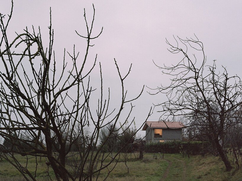 a25 architetti’s barn renovation in northern italy reinterprets tradition in a contemporary way