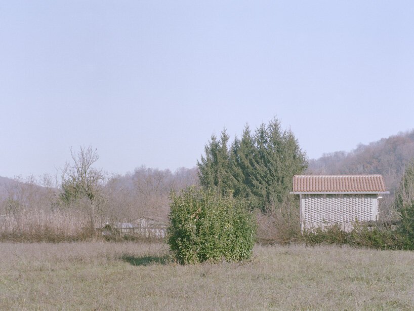 a25 architetti’s barn renovation in northern italy reinterprets tradition in a contemporary way