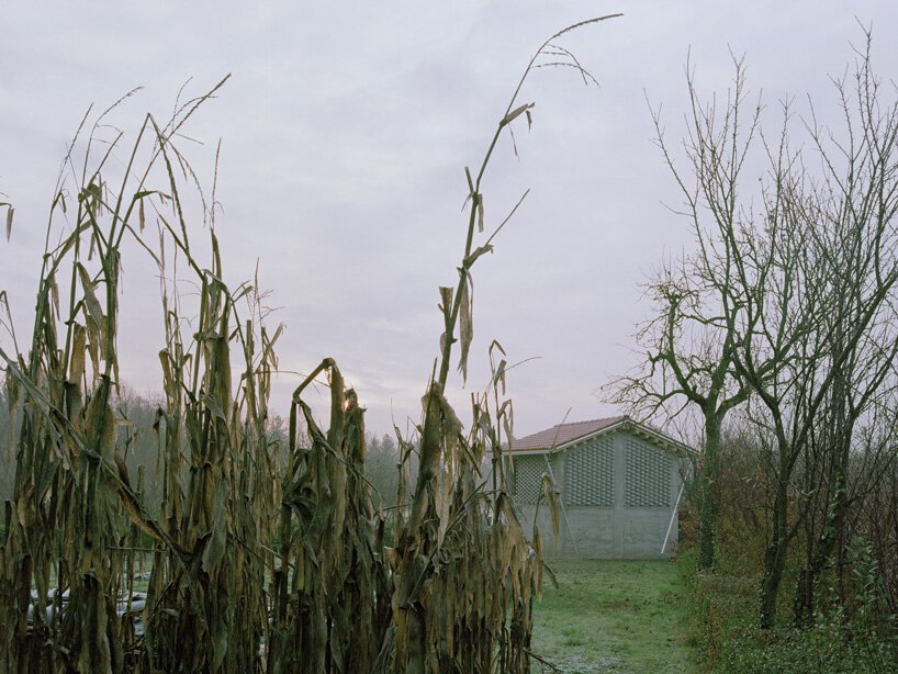 a25 architetti’s barn renovation in northern italy reinterprets tradition in a contemporary way