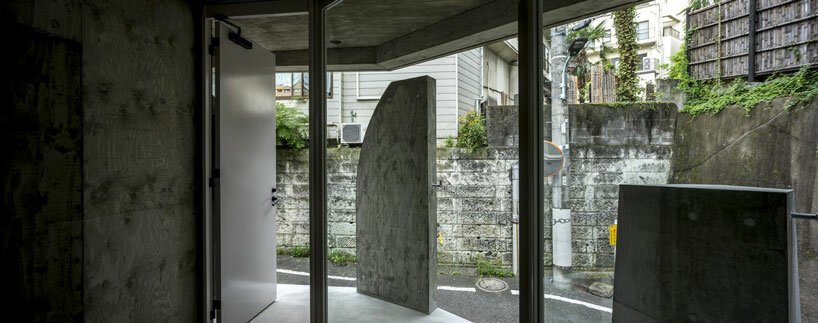 AAOAA 在东京用不规则混凝土建筑打破建筑惯例