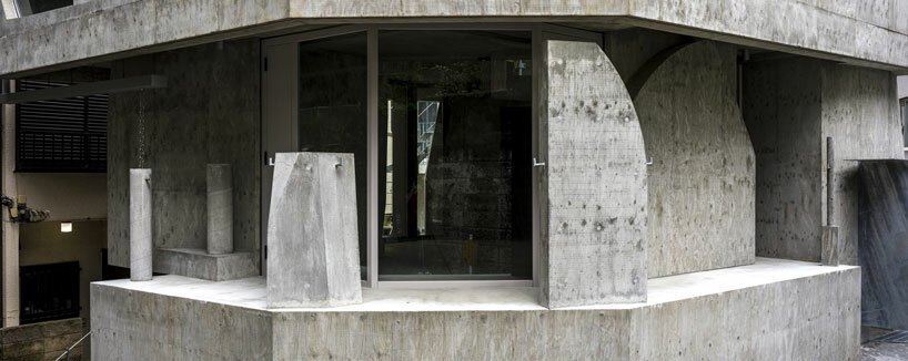 AAOAA 在东京用不规则混凝土建筑打破建筑惯例