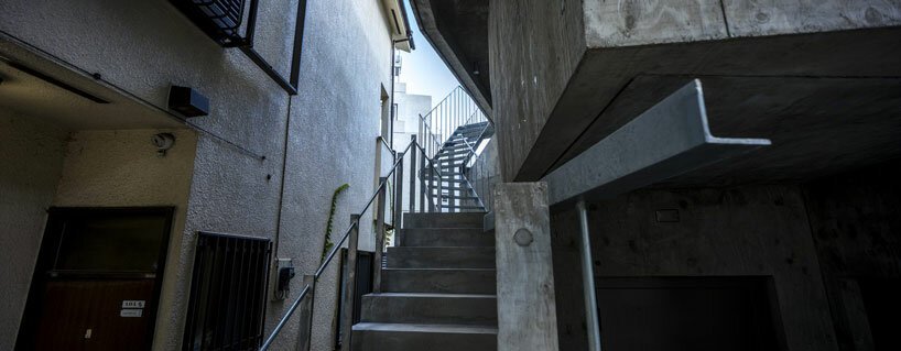 AAOAA 在东京用不规则混凝土建筑打破建筑惯例